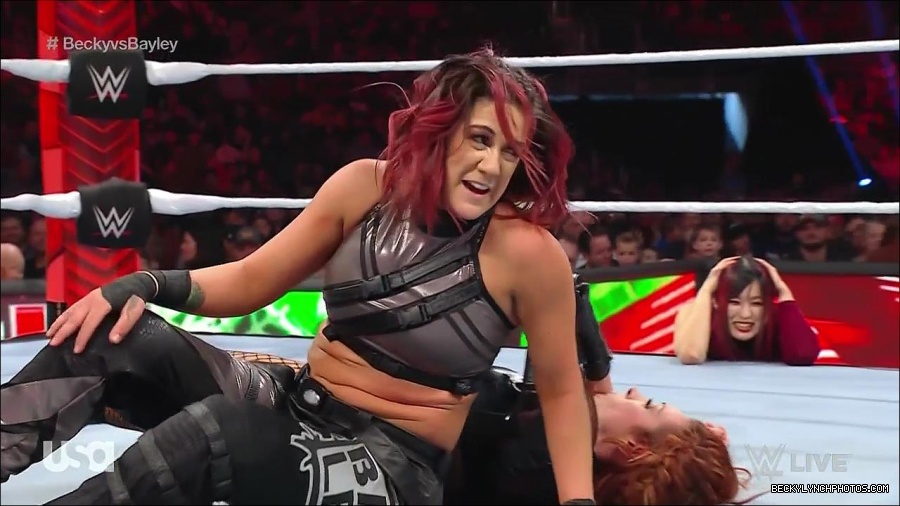 WWE_Monday_Night_Raw_2022_12_19_720p_HDTV_x264-NWCHD_mp4_006199932.jpg