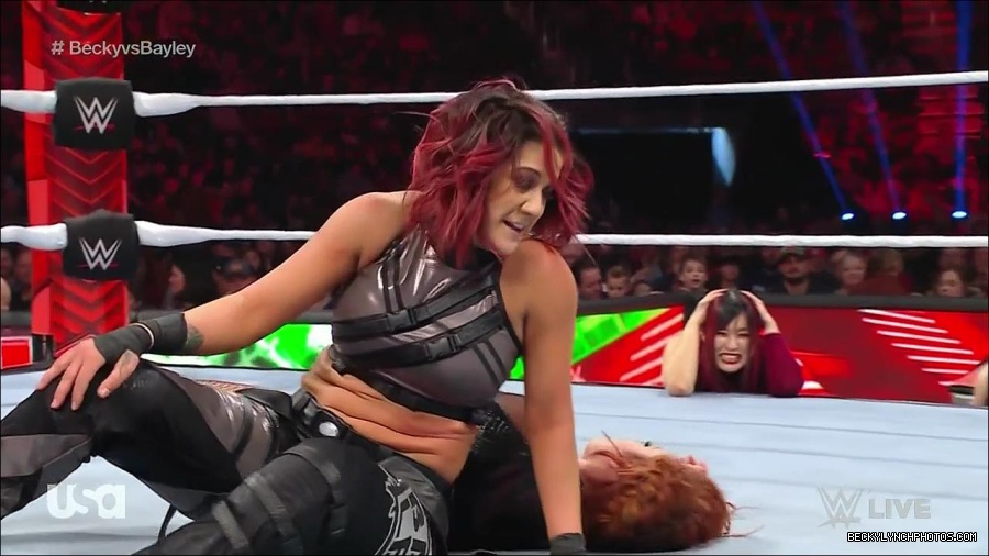 WWE_Monday_Night_Raw_2022_12_19_720p_HDTV_x264-NWCHD_mp4_006200332.jpg