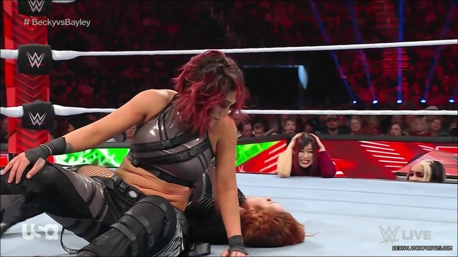 WWE_Monday_Night_Raw_2022_12_19_720p_HDTV_x264-NWCHD_mp4_006200732.jpg