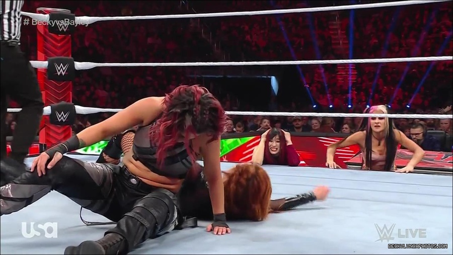 WWE_Monday_Night_Raw_2022_12_19_720p_HDTV_x264-NWCHD_mp4_006201934.jpg