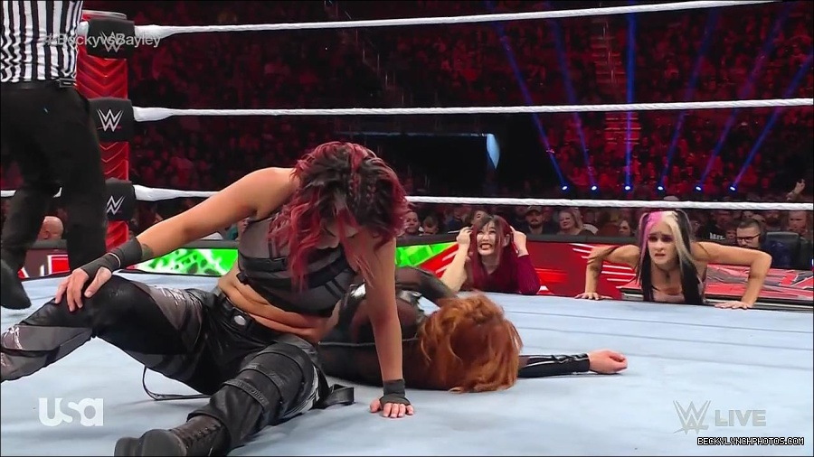 WWE_Monday_Night_Raw_2022_12_19_720p_HDTV_x264-NWCHD_mp4_006202334.jpg