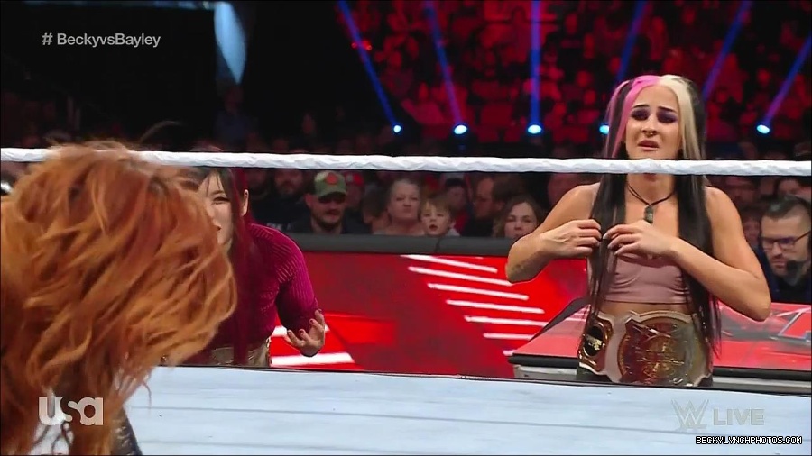 WWE_Monday_Night_Raw_2022_12_19_720p_HDTV_x264-NWCHD_mp4_006205537.jpg