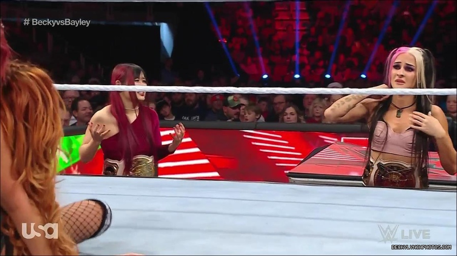 WWE_Monday_Night_Raw_2022_12_19_720p_HDTV_x264-NWCHD_mp4_006206738.jpg