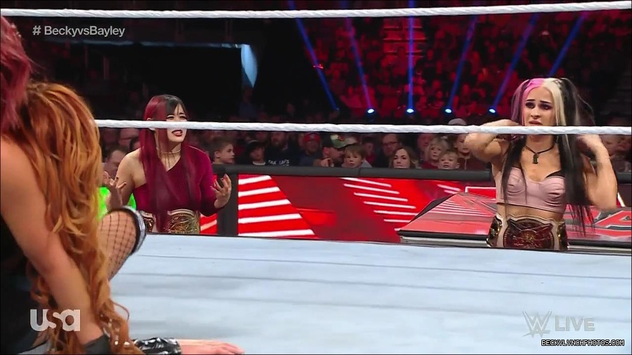 WWE_Monday_Night_Raw_2022_12_19_720p_HDTV_x264-NWCHD_mp4_006207139.jpg