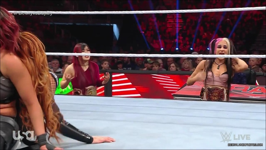 WWE_Monday_Night_Raw_2022_12_19_720p_HDTV_x264-NWCHD_mp4_006207539.jpg