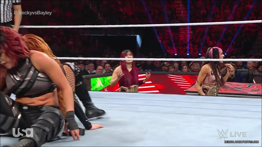 WWE_Monday_Night_Raw_2022_12_19_720p_HDTV_x264-NWCHD_mp4_006208340.jpg