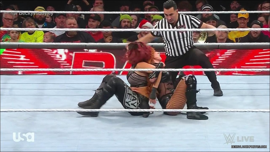 WWE_Monday_Night_Raw_2022_12_19_720p_HDTV_x264-NWCHD_mp4_006211543.jpg