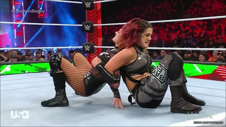 WWE_Monday_Night_Raw_2022_12_19_720p_HDTV_x264-NWCHD_mp4_006217950.jpg