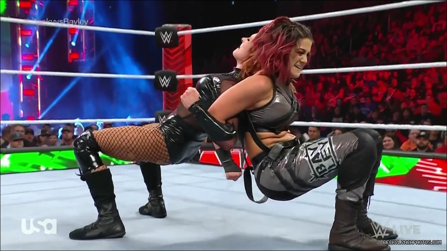 WWE_Monday_Night_Raw_2022_12_19_720p_HDTV_x264-NWCHD_mp4_006218750.jpg