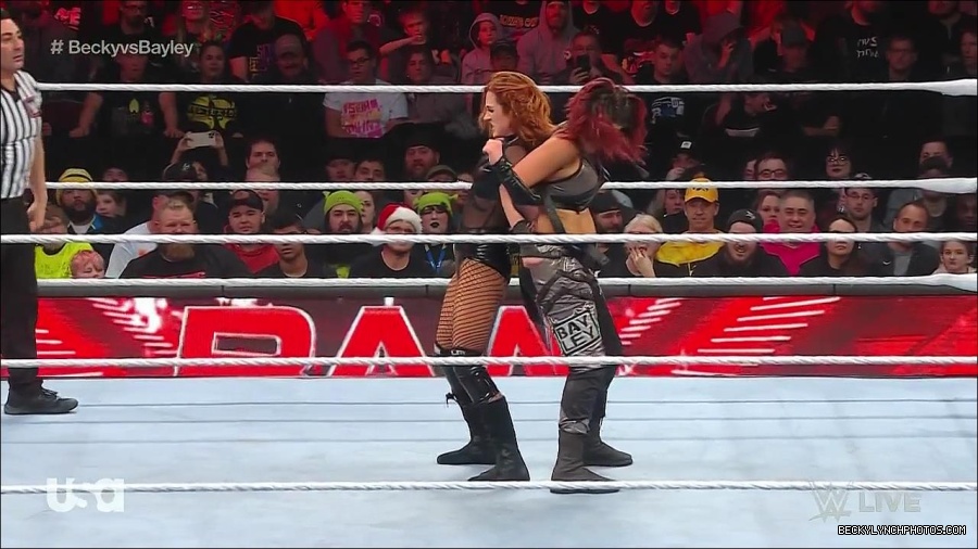 WWE_Monday_Night_Raw_2022_12_19_720p_HDTV_x264-NWCHD_mp4_006221153.jpg