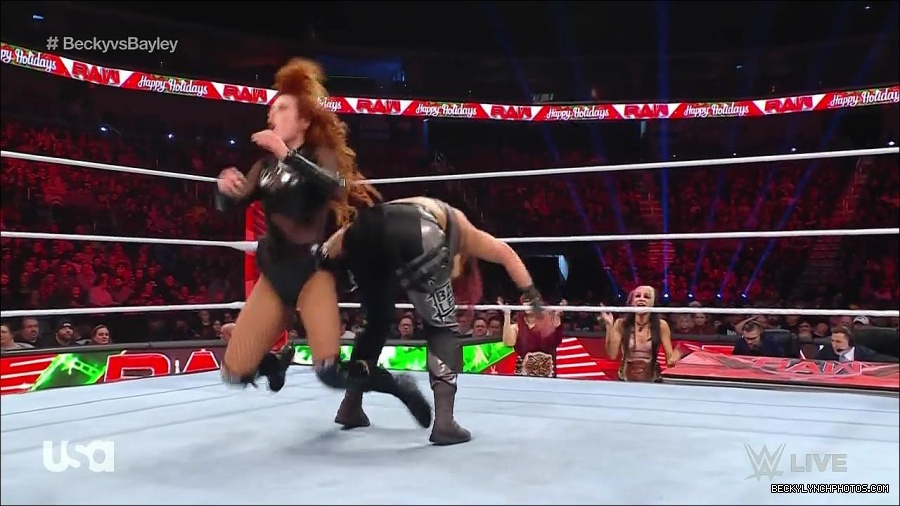 WWE_Monday_Night_Raw_2022_12_19_720p_HDTV_x264-NWCHD_mp4_006222354.jpg