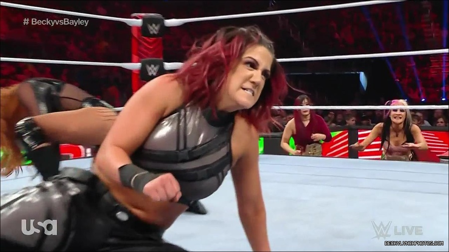 WWE_Monday_Night_Raw_2022_12_19_720p_HDTV_x264-NWCHD_mp4_006227960.jpg