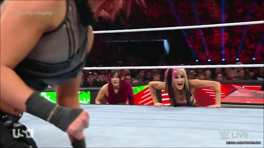 WWE_Monday_Night_Raw_2022_12_19_720p_HDTV_x264-NWCHD_mp4_006229161.jpg