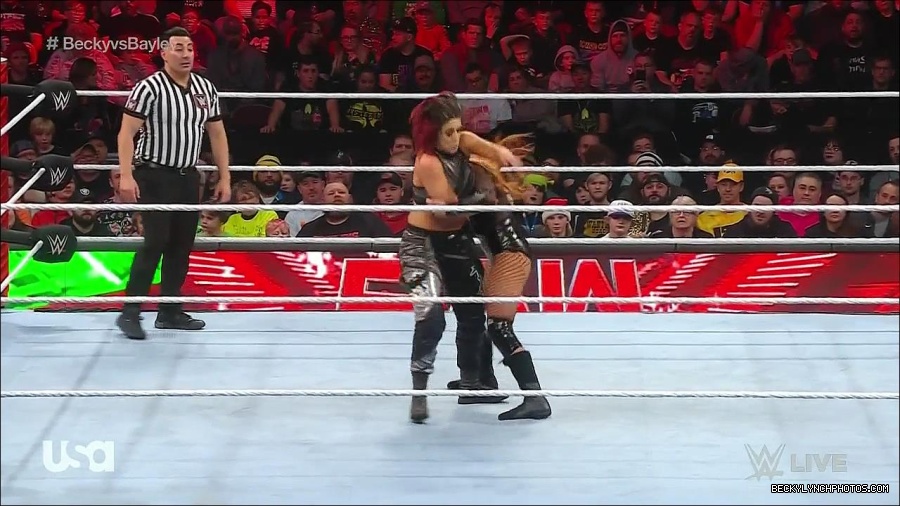 WWE_Monday_Night_Raw_2022_12_19_720p_HDTV_x264-NWCHD_mp4_006233565.jpg