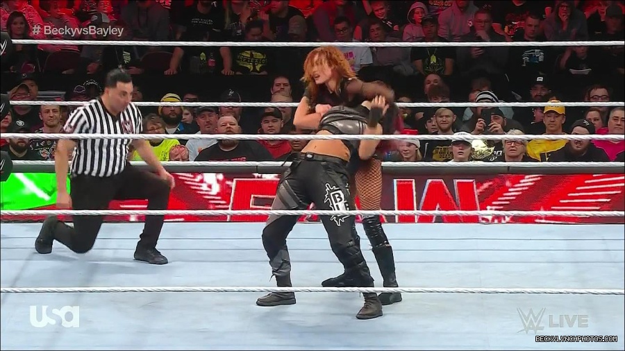 WWE_Monday_Night_Raw_2022_12_19_720p_HDTV_x264-NWCHD_mp4_006237970.jpg