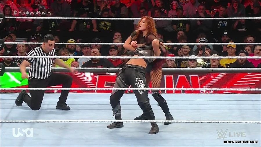 WWE_Monday_Night_Raw_2022_12_19_720p_HDTV_x264-NWCHD_mp4_006238370.jpg
