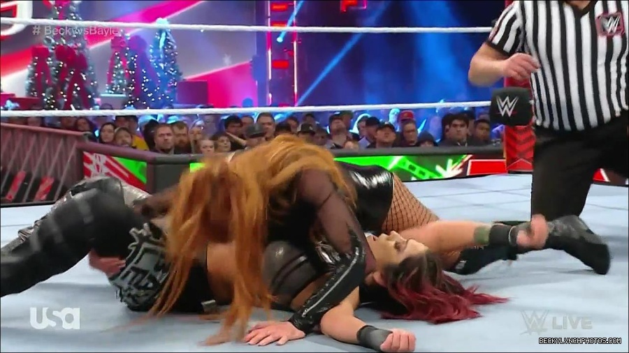 WWE_Monday_Night_Raw_2022_12_19_720p_HDTV_x264-NWCHD_mp4_006241173.jpg