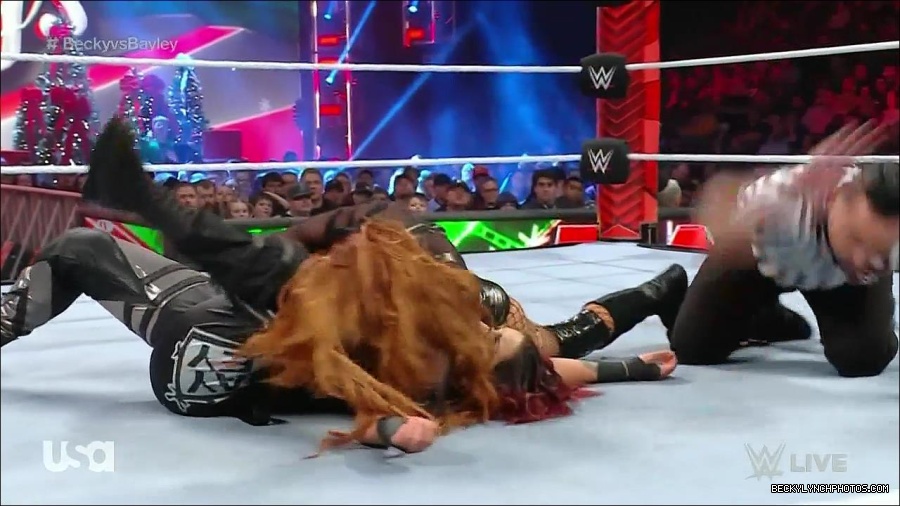 WWE_Monday_Night_Raw_2022_12_19_720p_HDTV_x264-NWCHD_mp4_006241974.jpg