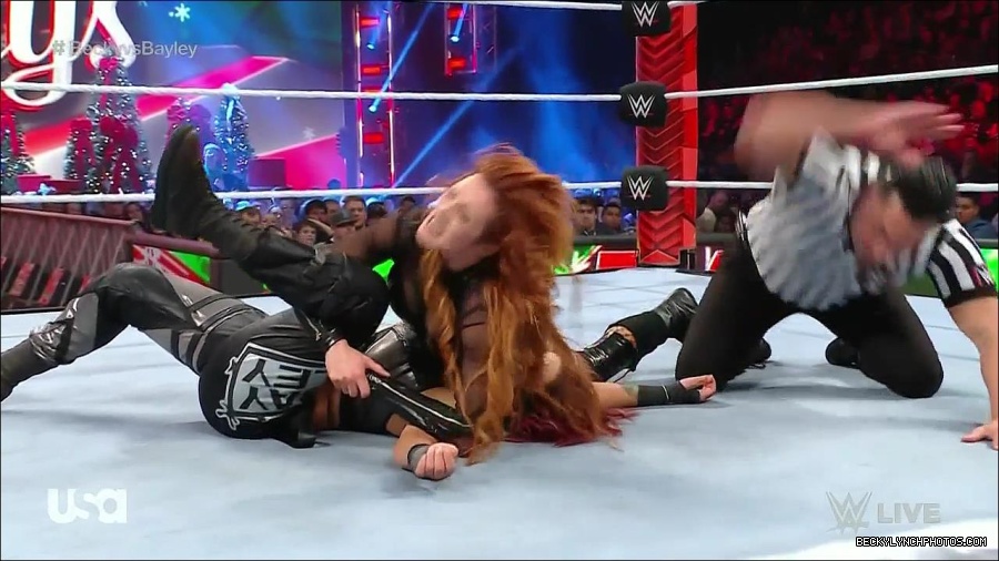 WWE_Monday_Night_Raw_2022_12_19_720p_HDTV_x264-NWCHD_mp4_006242774.jpg