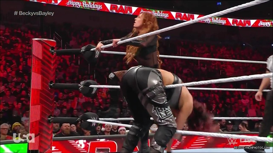 WWE_Monday_Night_Raw_2022_12_19_720p_HDTV_x264-NWCHD_mp4_006272804.jpg