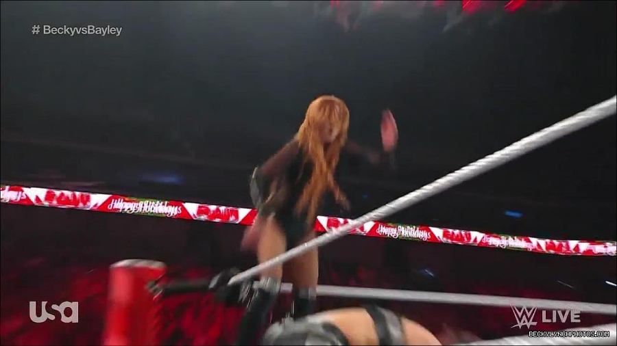 WWE_Monday_Night_Raw_2022_12_19_720p_HDTV_x264-NWCHD_mp4_006277209.jpg