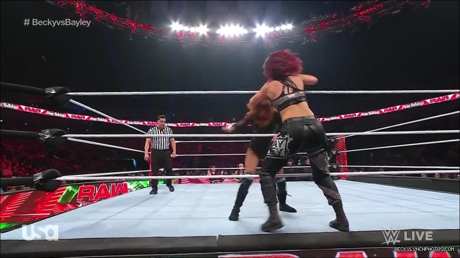 WWE_Monday_Night_Raw_2022_12_19_720p_HDTV_x264-NWCHD_mp4_006279211.jpg
