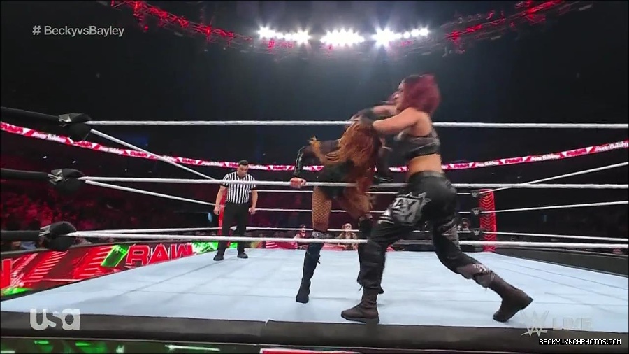 WWE_Monday_Night_Raw_2022_12_19_720p_HDTV_x264-NWCHD_mp4_006279611.jpg