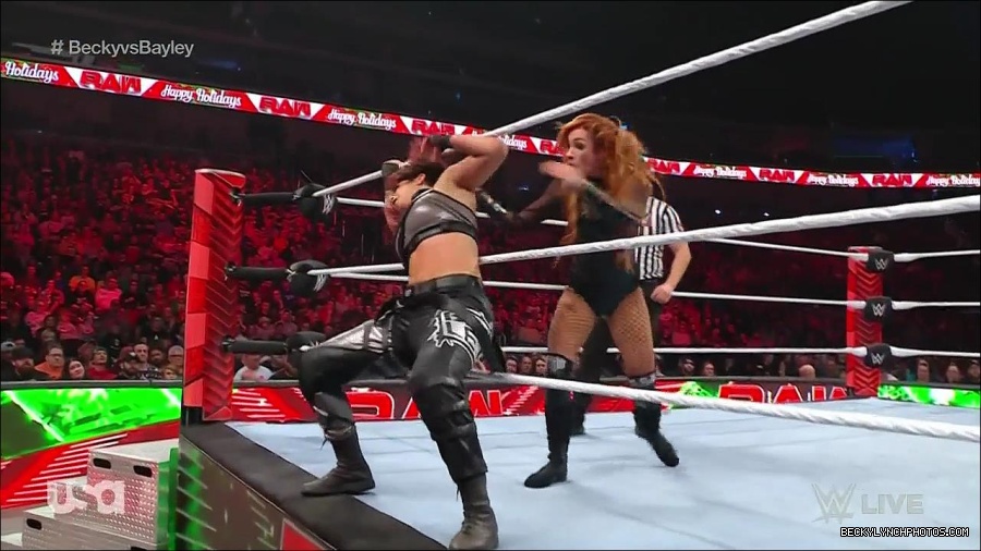 WWE_Monday_Night_Raw_2022_12_19_720p_HDTV_x264-NWCHD_mp4_006282014.jpg