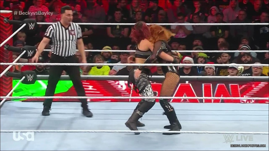 WWE_Monday_Night_Raw_2022_12_19_720p_HDTV_x264-NWCHD_mp4_006289621.jpg