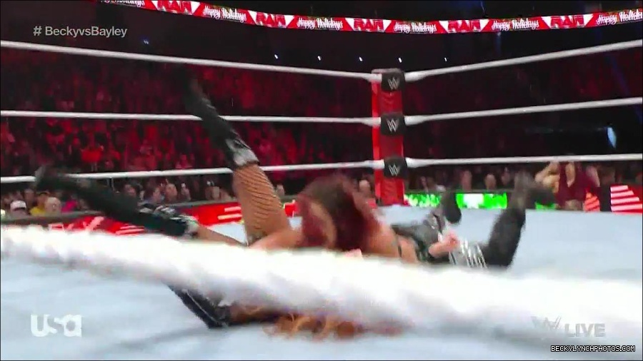 WWE_Monday_Night_Raw_2022_12_19_720p_HDTV_x264-NWCHD_mp4_006291223.jpg