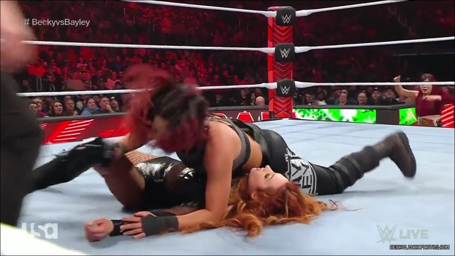 WWE_Monday_Night_Raw_2022_12_19_720p_HDTV_x264-NWCHD_mp4_006292424.jpg