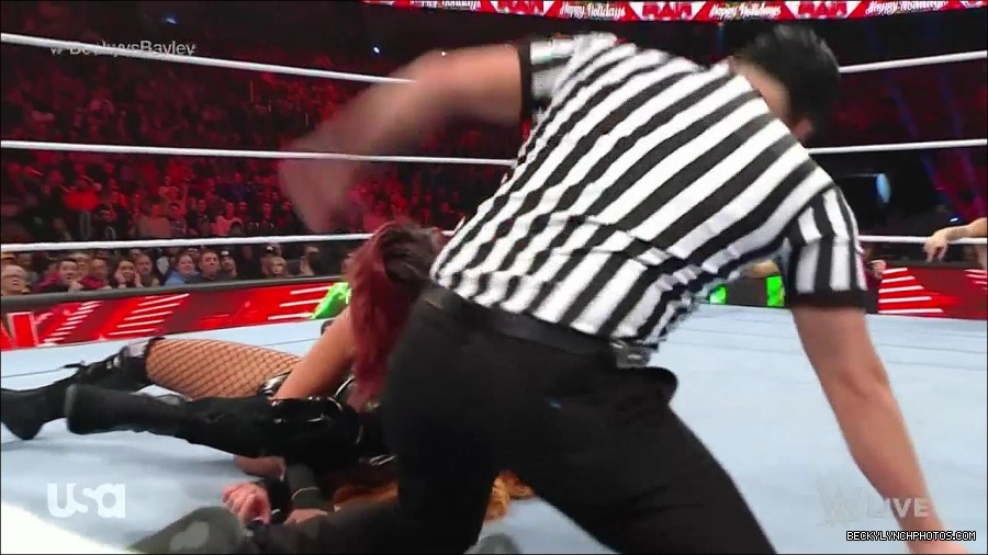 WWE_Monday_Night_Raw_2022_12_19_720p_HDTV_x264-NWCHD_mp4_006293625.jpg