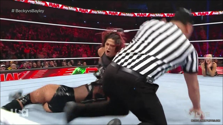 WWE_Monday_Night_Raw_2022_12_19_720p_HDTV_x264-NWCHD_mp4_006295227.jpg