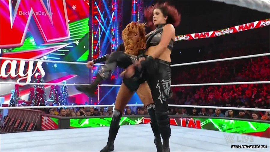 WWE_Monday_Night_Raw_2022_12_19_720p_HDTV_x264-NWCHD_mp4_006328060.jpg