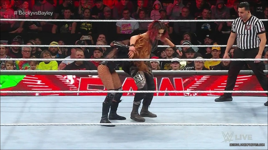 WWE_Monday_Night_Raw_2022_12_19_720p_HDTV_x264-NWCHD_mp4_006329661.jpg