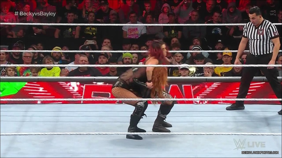 WWE_Monday_Night_Raw_2022_12_19_720p_HDTV_x264-NWCHD_mp4_006330462.jpg