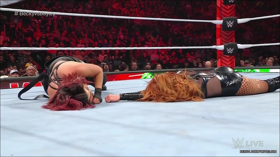 WWE_Monday_Night_Raw_2022_12_19_720p_HDTV_x264-NWCHD_mp4_006334466.jpg
