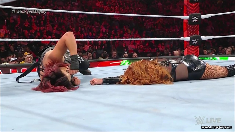 WWE_Monday_Night_Raw_2022_12_19_720p_HDTV_x264-NWCHD_mp4_006335267.jpg