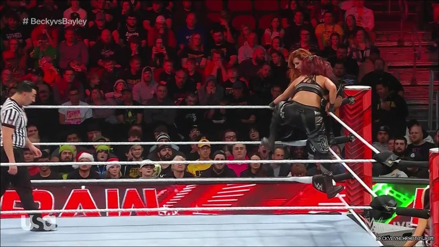 WWE_Monday_Night_Raw_2022_12_19_720p_HDTV_x264-NWCHD_mp4_006358890.jpg