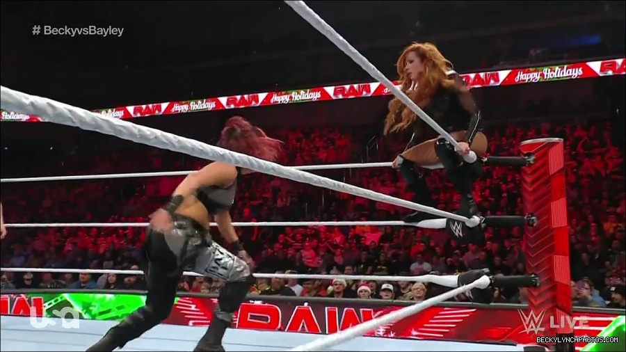 WWE_Monday_Night_Raw_2022_12_19_720p_HDTV_x264-NWCHD_mp4_006362894.jpg