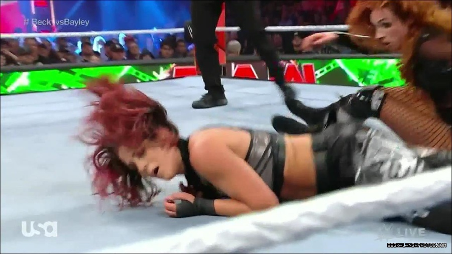 WWE_Monday_Night_Raw_2022_12_19_720p_HDTV_x264-NWCHD_mp4_006368500.jpg