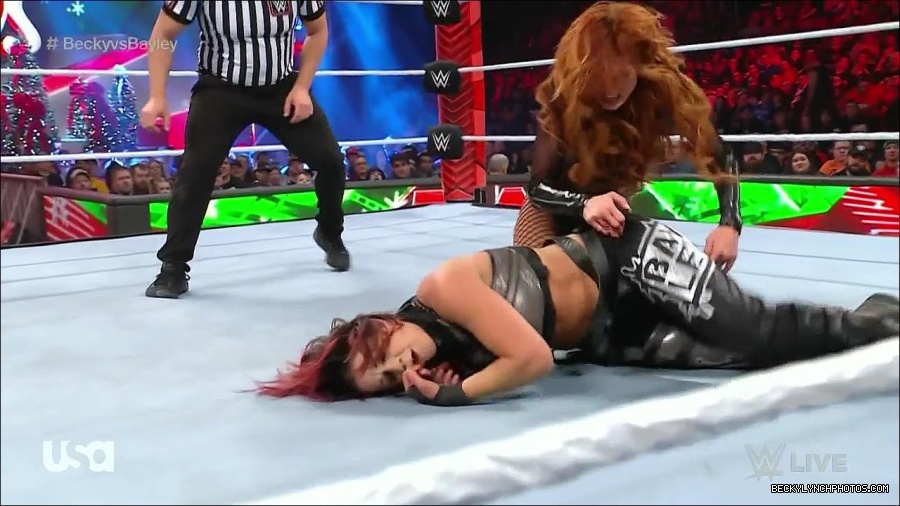 WWE_Monday_Night_Raw_2022_12_19_720p_HDTV_x264-NWCHD_mp4_006369701.jpg