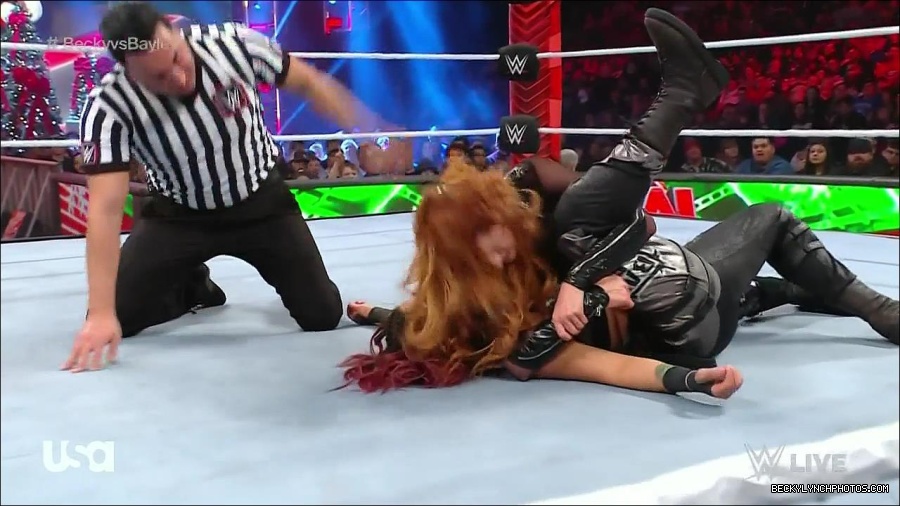 WWE_Monday_Night_Raw_2022_12_19_720p_HDTV_x264-NWCHD_mp4_006371703.jpg