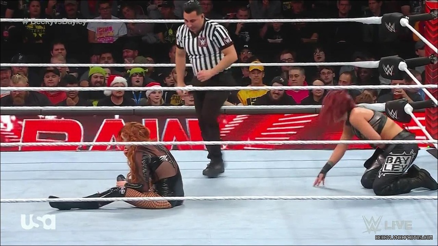 WWE_Monday_Night_Raw_2022_12_19_720p_HDTV_x264-NWCHD_mp4_006386918.jpg