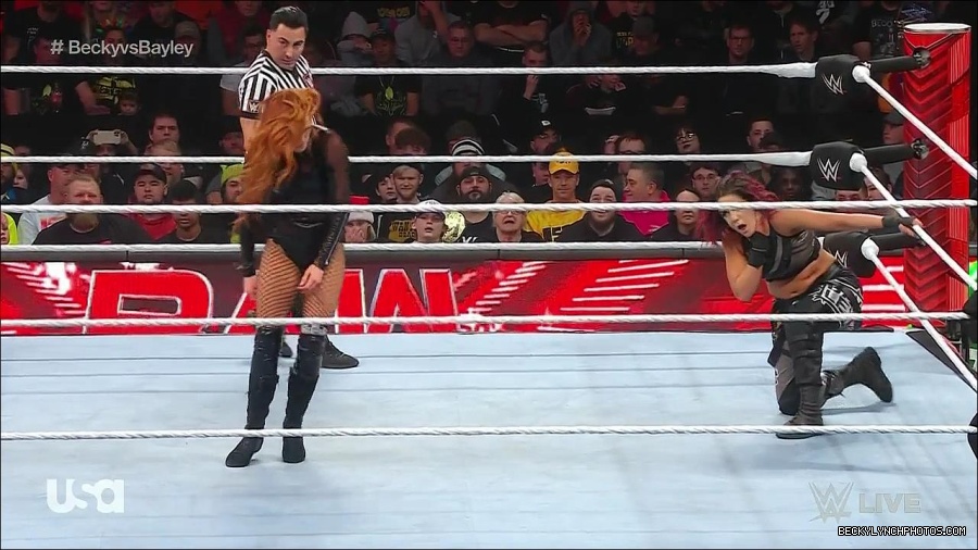 WWE_Monday_Night_Raw_2022_12_19_720p_HDTV_x264-NWCHD_mp4_006394126.jpg