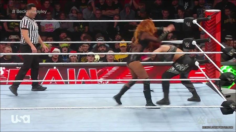 WWE_Monday_Night_Raw_2022_12_19_720p_HDTV_x264-NWCHD_mp4_006395327.jpg