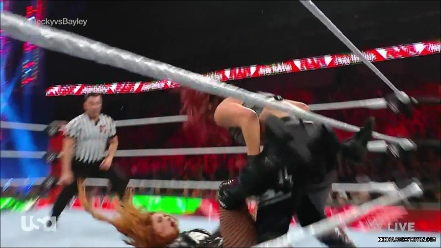 WWE_Monday_Night_Raw_2022_12_19_720p_HDTV_x264-NWCHD_mp4_006396128.jpg