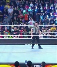 WWE_Monday_Night_Raw_2022_12_19_720p_HDTV_x264-NWCHD_mp4_005756154.jpg