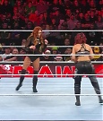 WWE_Monday_Night_Raw_2022_12_19_720p_HDTV_x264-NWCHD_mp4_005809007.jpg