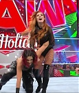 WWE_Monday_Night_Raw_2022_12_19_720p_HDTV_x264-NWCHD_mp4_005842240.jpg